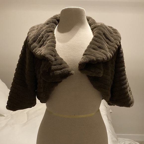 Forever 21 Jackets & Blazers - Forever 21 Brown Fur Shrug